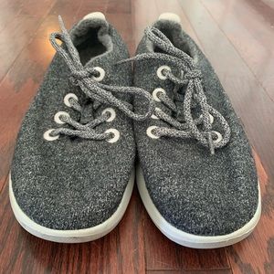All birds. Size 7 women’s. Grey.